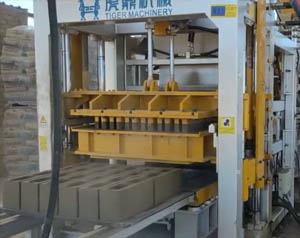 全自動(dòng)水泥磚機(jī)廠 虎鼎QT12-15水泥磚機(jī)